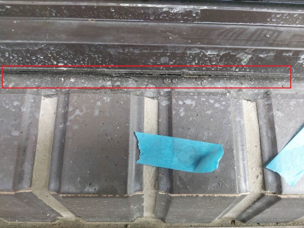 矽利康與鋁窗接觸不良造成內部漏水
